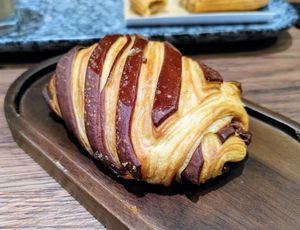 Pain au chocolat praliné at VG Pâtisserie in Paris
