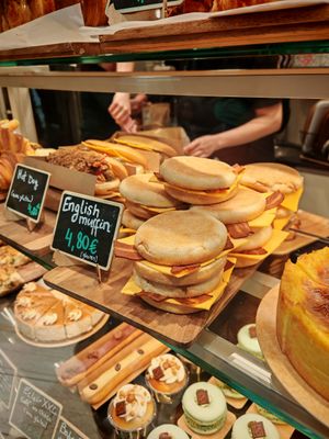 English muffin at VG Pâtisserie in Paris