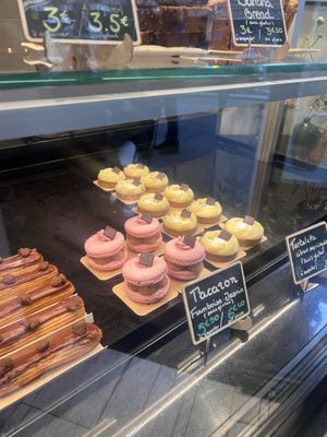 Display case  at VG Pâtisserie in Paris