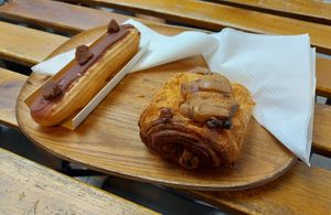 Éclair au chocolat, crookolatine at VG Pâtisserie in Paris