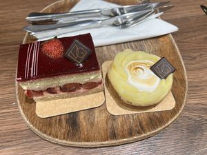 Cake and tart  at VG Pâtisserie in Paris