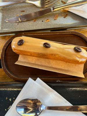 Coisa que eu acreditava estar abrindo mão por não comer nada de origem animal. at VG Pâtisserie in Paris