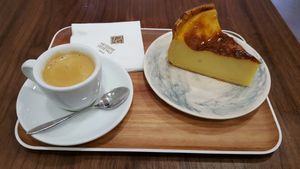 café et flan at VG Pâtisserie in Paris