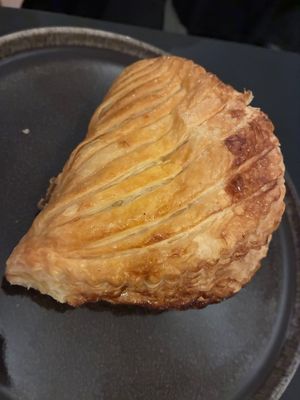 Apple turnover at VG Pâtisserie in Paris