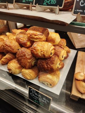Pain aux chocolats at VG Pâtisserie in Paris