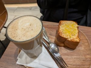 Speculoos latte, Croque Monsieur at VG Pâtisserie in Paris