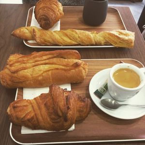 Croissant & Pain au Chocolat with an espresso at VG Pâtisserie in Paris
