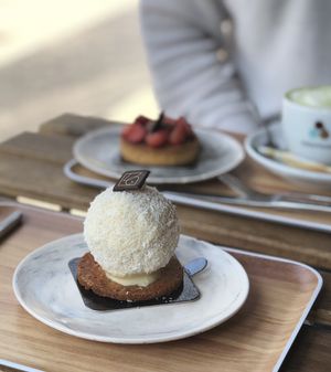 Le pompon blanc, best dessert I’ve ever had!  at VG Pâtisserie in Paris