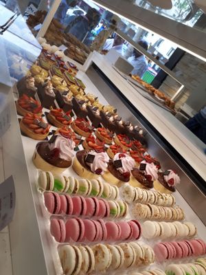 Macarons at VG Pâtisserie in Paris