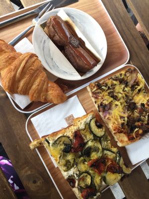 An epic vegan lunch! Chocolate eclair is amazing! A must have. at VG Pâtisserie in Paris