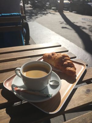 Double espresso & croissant at VG Pâtisserie in Paris
