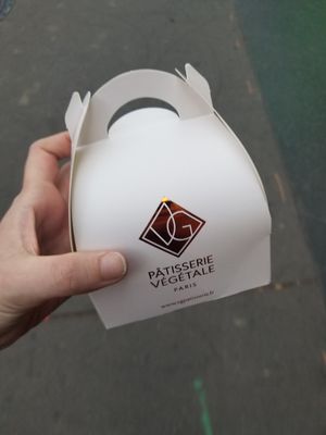 Cute packaging at VG Pâtisserie in Paris