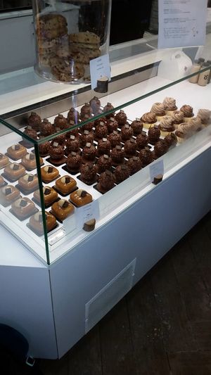 Choices at VG Pâtisserie in Paris