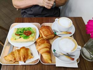 Breakfast at VG Pâtisserie in Paris