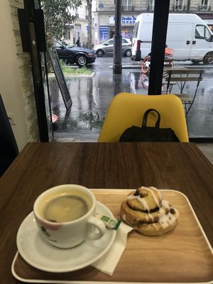 Cinnamon roll and double expresso for a rainy Paris day  at VG Pâtisserie in Paris