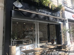 Outside at VG Pâtisserie in Paris