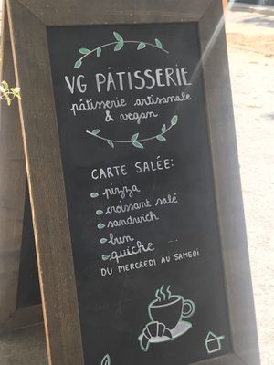 Sign at VG Pâtisserie in Paris