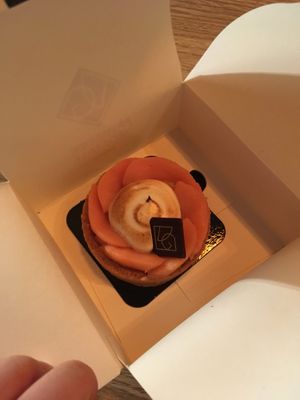 Dessert at VG Pâtisserie in Paris