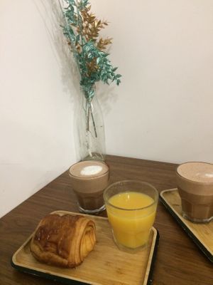 Breakfast menu at VG Pâtisserie in Paris