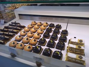 Great cake selection at VG Pâtisserie in Paris