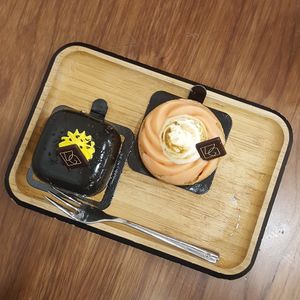Poufsouffle (lemon and black sesame) and tartelette (orange and lemon with meringue) at VG Pâtisserie in Paris