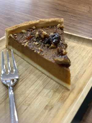 Pecan pie at VG Pâtisserie in Paris