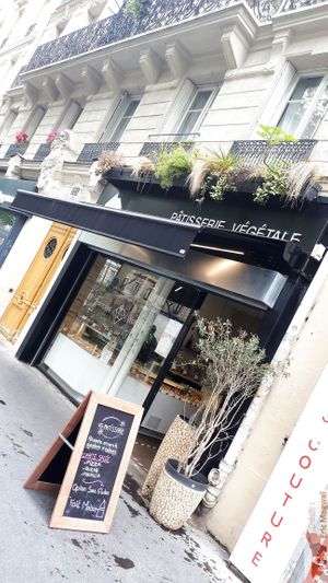 Facade at VG Pâtisserie in Paris