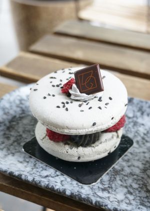 Black Sesame/Raspberry Macaron at VG Pâtisserie in Paris