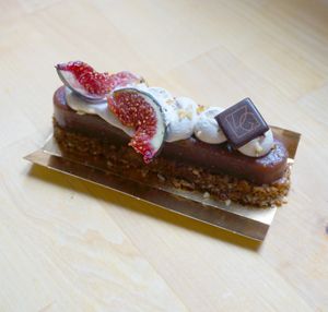 Entremet figue/noisette at VG Pâtisserie in Paris