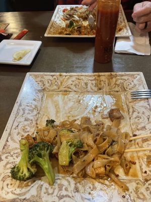 Drunken noodles with tofu and no egg   at Thai Thai in Branson