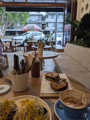 Breakfast at Combi in Byron Bay