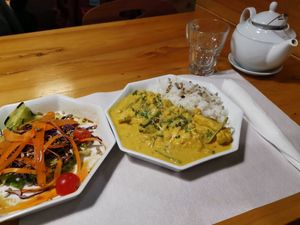 Caril Moçambicano Vegan wirh Rose's Tea at Musgo in Aveiro