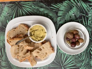 Humus with house made bread and olives  at Musgo in Aveiro
