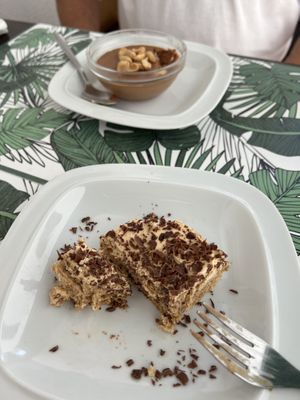 Peanut cookie cake (front) and chocolate mousse (back)  at Musgo in Aveiro