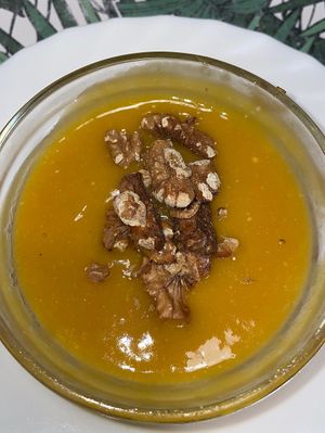 Mango-Kokosmoose mit gerösteten Nüssen  at Musgo in Aveiro