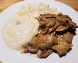 Seitan Strogonoff with bean pure at Musgo in Aveiro