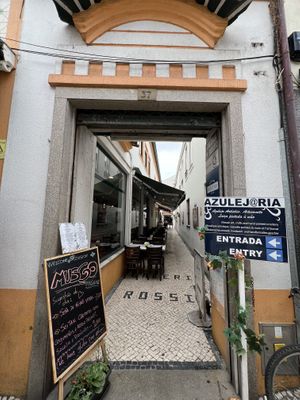 Entrance to alleyway   at Musgo in Aveiro
