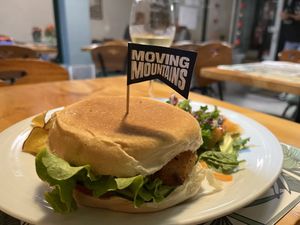 NOfish sandwich with chips and salad  at Musgo in Aveiro
