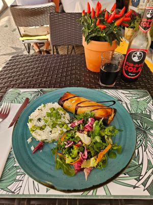 Filo parcel with rice and salad at Musgo in Aveiro