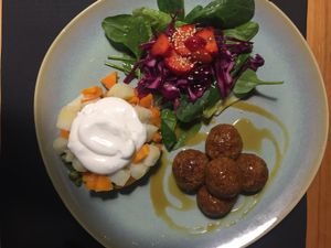 Meatlessballs with russian salad.  at Musgo in Aveiro