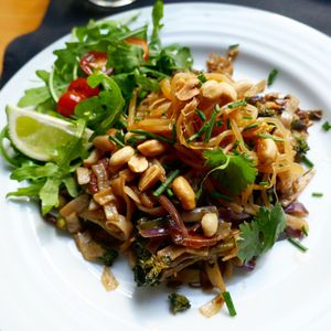 Noodles de arroz con verduras y salsa de soja.  BUENÍSIMO! at Musgo in Aveiro