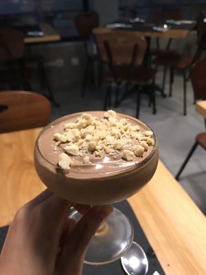 Postre: mousse de chocolate con cacahuetes at Musgo in Aveiro