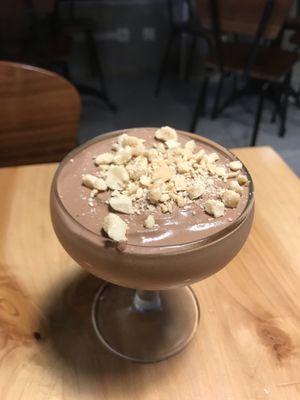 Mousse de chocolate con cacahuetes de postre at Musgo in Aveiro