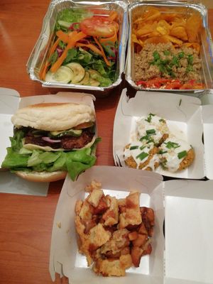 Falafel in the oven and a great burger. Amazing vegan food and every vegan in aveiro should try. If you are vegan and you are passing by Aveiro, don't lose your chance. 100%! at Musgo in Aveiro