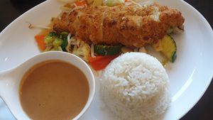 Vegan Chicken mit Gemüse at Peace Food in Essen