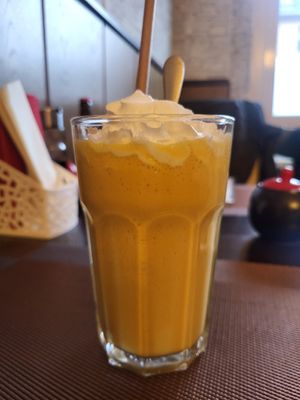 Mangolassie at Peace Food in Essen