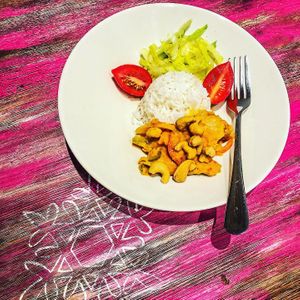 Non chicken curry with cashew nuts on top and the best thing is that you can add the chilli 🌶 as you like...  at Codigos del Arte in Denia