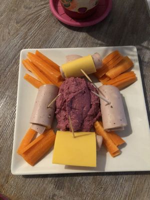 Mortadella italiana, cheddar vegano y humos de remolacha  at Codigos del Arte in Denia