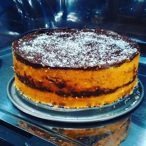 Tarta Vegana de Zanahoria, Cacao y Coco at Codigos del Arte in Denia