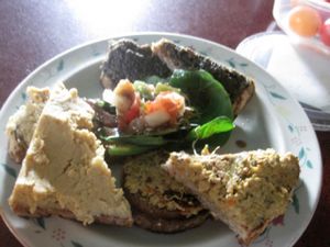Tapas with hummus, veggie pâté and tapenade at L'Escalier in Montreal